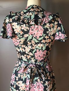 Juniors Size 9/10 .... so seems to fit a woman size 6 and under Measures Bust: 32/34/36 Waist: 24/26/28 Hips: free Chic Fitted Vintage Dress With Floral Print, Chic Vintage Floral Print Fitted Dress, Chic Fitted Vintage Floral Dress, Fitted Vintage V-neck Dress With Ruffles, Fitted V-neck Vintage Dress With Ruffles, Feminine Fitted Floral Print Vintage Dress, Short Sleeve Floral Vintage Dress, Fitted Floral Print Vintage Dress, Fitted Feminine Vintage Dress With Floral Print