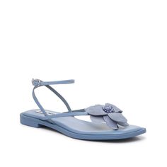 Steve Madden-Buenas Sandal Add to your summer wardrobe with the Buenas sandal from Steve Madden. The strapping silhouette ensures styling versatility, while the floral detailing catches the eye.