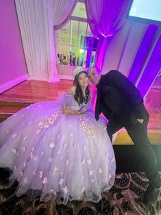 Quince Speech, Lavender Ball Gown, Mac Duggal Prom Dresses, Dress Sweet 16, Purple Quinceanera Dresses, Ball Gown Princess, Neon Prom Dresses