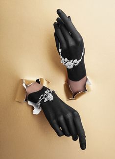 The magic hands - DIOR on Behance Simple Bridal Jewelry, Jewerly Displays, Jewerly Designs, Trendy Jewerly, Photoshoot Idea, Dior Jewelry