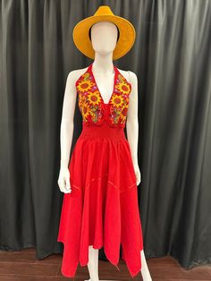 Gorgeous halter Mexican dress with sunflowers and straps around the neck and elastic on waist for an adjustable fit. Mexican Dress, Mexican Dresses, High & Low, High Low, Halter Dress, Sunflower, How To Look Better, Angeles, Elastic