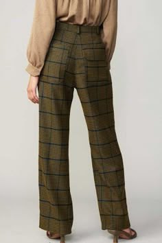 Long wide legged, check pattern pants with a high waist and side pockets. Available in navy-olive. Pair with our navy-olive check pattern jacket (Style #2220035) for the complete look! 84% Polyester, 14% Rayon, 2% Spandex Tweed Pants Women, Styling Brown Plaid Pants, Fun Patterned Pants, Plaid Slacks Outfit, 70s Business Casual, Casual Professional Outfits, Patterned Pants Outfit, Colourful Pants, Green Plaid Pants