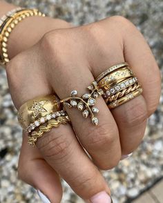 Crossover Ring, Hot And Humid, Story Highlights, Ring Designs, Bangles, Photo And Video, How To Wear