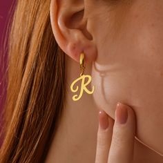 Level up your ears with our totally customizable Initial Letter Huggie Hoop Earrings. These huggie hoops come with tiny letters hanging down, letting you rep your initials or spell out a special message for everyone to see. The minimalist design makes them perfect for everyday wear, adding a touch of personalization to any outfit. Super Features: * Initial Obsession: Choose any letter to rock on your ears, repping your initials or creating a secret message. * Huggie Hoop Love: These comfy huggie Elegant Personalized Hoop Earrings For Everyday, Personalized Elegant Hoop Earrings As A Personalized Gift, Letter Earrings, Earrings Everyday, L Alphabet, Custom Initials, Custom Letters, Earrings Minimalist, Initial Letter