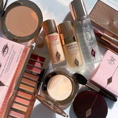 Charlotte Tilbury Aesthetic, Charlotte Tilbury So 90s, Makeup Aesthetic Chanel, Makeup Organization Aesthetic, Luxury Makeup Products Aesthetic, Charlotte Tilbury Makeup Asthetic, Casual Makeup, Makeup Accesories