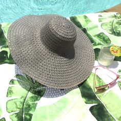 Large Brim Floppy Straw Sun Hat / Gray ~ New Approx.: 6.5" Brim, 22.5" Circumference, 7.5" Dia., 21" Across - Rim To Rim Material: Woven Paper Gray Woven Pattern. *See My Other Listings For More Colors* Boho, Beach Hat, Vacation Cruise Wear, Natural Braided Straw Hat, Sexy Swimwear Gucci Bucket Hat, White Baseball Cap, Packable Hat, Straw Fedora Hat, Pom Pom Beanie Hat, Vacation Cruise, Straw Sun Hat, Wide Brim Fedora, Black Baseball Cap