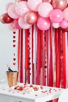 Valentine Backdrop, Valentines Bricolage, Valentines Baby Shower, Diy Valentine's Day Decorations