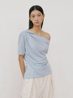 This is a minimal and feminine top by Lucirzu that is made out of high quality and sturdy material. With distinctive mood of the design and comfortable wear, you can use it for your daily lifestyle.- Natural drape and feminine look- Shirring detail on the waistline- Modern and minimal mood Chic Solid Color Tops With Relaxed Fit, Modern Tops For Loungewear, Modern Relaxed Fit Tops For Loungewear, Versatile Blue Top For Loungewear, Trendy Light Blue Relaxed Fit Top, Blue Versatile Tops For Day Out, Trendy Relaxed Fit Light Blue Top, Versatile Blue Tops For Day Out, Modern Everyday Tops