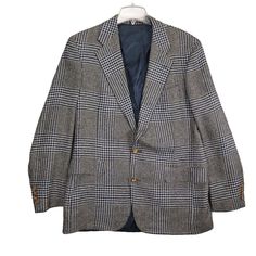 Vtg Gentlemen's Corner Pinehurst 40R Houndstooth Tweed Sports Coat -Condition: Pre-owned vintage condition as shown in photos. No foul, pet or smoke odors. No rips or holes. Small spot on the front (see photo) -Features: Houndstooth plaid check pattern in black/white/navy, inner lining, flap pockets (1 sewn shut), tweed texture, inner pockets, 2-button closure, notched lapel, single vent, structured shoulders, vintage 90s era Union USA made -Style: 90s, Preppy, Academia, Professor, Casual, Formal, Dapper, Vintage, Going Out, Twee, Old Money, Church -Fabric Content: Wool -Care: Dry Clean -Listed Size: Appears to be a 40R, but check measurements for a proper fit All Measurements are approximate and taken while laying flat: Width (Armpit to Armpit): 21" Length (Top to Bottom Hem): 32" Sleeve Winter Tweed Sport Coat With Houndstooth Pattern, Vintage Plaid Tweed Jacket, Vintage Plaid Blazer For Business, Vintage Houndstooth Outerwear With Notch Lapel, Vintage Plaid Wool Sport Coat, Vintage Tweed Blazer With Herringbone Pattern, Vintage Plaid Wool Blazer, Vintage Wool Plaid Sport Coat, Vintage Plaid Single Breasted Sport Coat