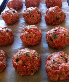 Baked Meatball Recipe, Makanan Italia, Baked Meatballs, Meat Lovers, Kebabs, Idee Pasto Sano, Ground Pepper, Meatball Recipes, Beef Dishes