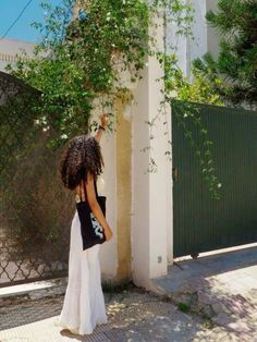 Black Women Peace Aesthetic, Long Curly Hair Aesthetic Faceless, Curly Hair Aesthetic Pictures, Black Femininity Aesthetic Faceless, Indie Black Women, Melanin Aesthetic Faceless, Girly Black Women, Afro Latina Aesthetic, Soft Feminine Outfits