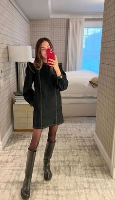 66 Degree Weather Outfit, Cozy Rainy Day Outfit, Rainy Day Outfit Ideas, Rainy Day Outfits, Arielle Charnas, Cozy Rainy Day, Coffee Date Outfits, Gloomy Weather, Preppy Fall Outfits