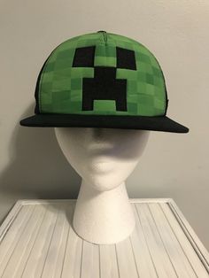 Preowned Minecraft Creeper Youth SnapBack Flat Brim Bill Hat Manufacture: Minecraft Primark Color: Green and Black Size: fits Youth Children ***preowned item*** minor scratches and stains due to age and storage *** Please see photos for condition *** Happy Bidding!!! Scene Hat, Cryptidcore Outfit, Minecraft Hat, Scene Accessories, Silly Clothes, Scene Outfits, Clothing Pieces, Red Velvet Joy, Green And Black