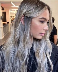 Ash Bayalage, Fall Ash Blonde Hair, Winter Blonde Balayage, Winter Hair Color For Blondes, Hairstyle For Wavy Hair, Winter Hair Colour For Blondes, Ash Highlights, Ashy Blonde Hair