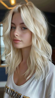 25 Dazzling Platinum Blonde Hair Color Inspirations How To Lighten Blonde Hair, Platinum Blonde Hair Color, Summer Blonde Hair, How To Lighten Hair, Blonde Hair Shades, Shades Of Blonde, Platinum Blonde Hair, Summer Hair Color, Short Hair Older Women