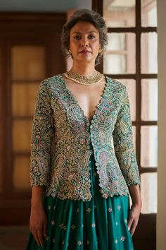 Buy Green Jacket Raw Silk Embroidered Resham Plunge Paisley Lehenga Set For Women by Mrunalini Rao Online at Aza Fashions. Lehenga Floral, Mrunalini Rao, Jacket Lehenga, Celana Fashion, Zardozi Embroidery, Lehenga Blouse Designs, Womens Clothing Patterns, Embroidered Lehenga, Lehenga Blouse