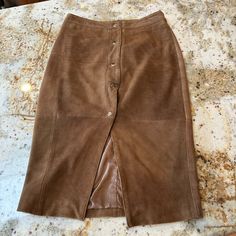 Goosecraft Gallery 230 100% Suede Leather Button Front Skirt Sz Small. Measurements: Waist- 14 Inches Hips: 17/18 Inches Length: 26 Inches Button Front Skirt, Women Skirts Midi, Suede Leather, Midi Skirt, The 100, Womens Skirt, Skirt, Leather, Women Shopping