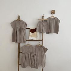 Keep baby comfortable and stylish with this Solid Color Casual Short Sleeve Romper. Perfect for an outing or everyday use, this romper is designed with a relaxed fit and high quality materials for a cozy and cozy look. COLOR Apricot, Brown MATERIAL Cotton SEASON Summer SIZE (AGE) 66 (3-6M), 73 (6-9M), 80 (9-12M), 90 (12-24M) GENDER Baby Girl, Baby Boy PATTERN Plain (Solid) Boys Pattern, Solids For Baby, Short Sleeve Romper, Baby Body, Sleeved Romper, Girl Baby, Baby Romper, Season Summer