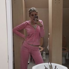 Track Suit Aesthetic, Pink Velour Tracksuit, Suit Aesthetic, Juicy Couture Clothes, Juicy Tracksuit, Fit Checks, Velvet Tracksuit