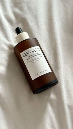 Dream Skincare, Centella Ampoule, Skin Aesthetics, Real Christmas, Lifestyle Ideas, Vogue Beauty, Black And White Aesthetic, Hand Care