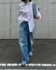 Wide Jeans, Simple Fashion, 가을 패션, Fitness Inspo, Daily Outfits, I Dress, Put On, Simple Style, Casual Looks