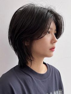 Asian Short Hair Wolfcut, Korean Hair Inspo Short, Short Korean Hairstyle Women, Short Woftcut For Girl, Shortcut Hairstyle Women, Korean Short Hair For Square Face, Korean Haircut Short Woman, Short Korean Wolfcut, Short Hairstyle Korean Women