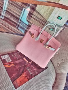 Size: Standard Size It comes with Dust box, Care manual, Tag, and Paper bag. Gucci Tote, Everyday Luxuries, Timeless Handbag, Luxe Fashion, Top Collection, Bags Designer Fashion, Exclusive Bag, Beautiful Packaging, New Handbags