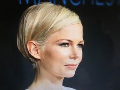 Michelle Williams Hair, Medium Bob Hairstyles, Blonde Curly Hair, Balayage Hair Blonde, Diane Kruger, Michelle Williams, Hairstyles For Round Faces