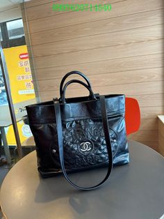 Size: 31cm*13cm*26cm It comes with Dust box, Care manual, Tag, and Paper bag. Kirkland Washington, New Handbags, Chanel Bag, Fashion Statement, Wellness Design, Paper Bag, Chanel, Things To Come, The Incredibles