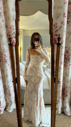 Lace Long Prom Dress, Off White Fashion, Mode Retro, Long Sleeve Evening Gowns, Prom Dress Long, Prom Dress Evening, Pretty Wedding Dresses, Populaire Outfits, Dream Wedding Ideas Dresses