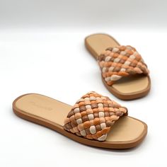 Madewell Suzi Slide Sandal Women 7.5 Brown Tan Puffy Woven Flat Shoes New In Box Fun Take On A Summer Sandal Woven Leather Upper In Different Shades Of Brown And Tan Cushioned Footbed Rubber Some Woven Of Gold-Certified Leather Reclaimed From Scraps (!), These Multicolored Slide Sandals Have A Touch Of Puff, A Stylish Square Toe And Our Super Cushy Mwl Cloudlift Lite Padding That Feels Like Walking On A...Well, You Know. Please Note: Due To The Nature Of Its Construction, This Woven Style Will N Trendy Brown Sandals With Woven Sole, Brown Synthetic Beach Slippers, Beach Brown Synthetic Slippers, Brown Synthetic Slippers For Vacation, Brown Summer Flip Flops With Cushioned Footbed, Brown Cushioned Summer Flip Flops, Vacation Slippers With Textured Footbed In Brown, Vacation Brown Slippers With Textured Footbed, Brown Closed Toe Slides For The Beach