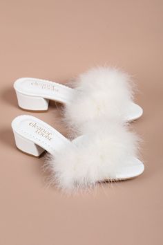 WHITE FEATHER SLIPPERS, BRIDAL SLIPPERS, FEATHER HEELS, MARABOU SLIPPERS, WOMEN'S BOUDOIR SLIPPERS, WEDDING SLIPPERS, BRIDE SLIPPERS, BRIDE GIFT Where Comfort Meets Elegance: Eleanor Louise Marabou Feather Slippers Crafted step by step with the finest marabou feathers and premium-grade satin and  leather, these slippers combine comfort and sophistication. Meticulously chosen materials and the expertise of artisans are evident in every detail. While the marabou feathers add an extraordinary touch Elegant White Slippers With Round Toe, Elegant White Open Toe Slippers, White Party Slippers For Spring, White Elegant Synthetic Slippers, Slippers Wedding, Feather Slippers, Feather Shoes, Bridal Slippers, Bride Slippers