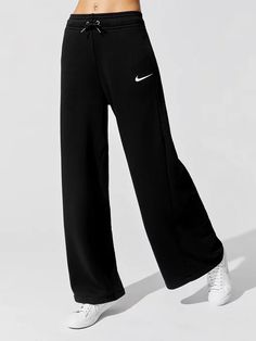 Wide Legged Sweatpants Outfit, Sport Pants Outfit, Sport Pants Women, Sweatpants Wide Leg, Korean Pants, Sporty Pants, Sweatpants Outfit, Fashion Top Outfits, Womens Wide Leg Pants