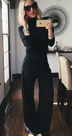 A Turtleneck and Wide-Leg Pants Black Wide Leg Trousers Outfit, Black Wide Leg Pants Outfit, Wide Leg Trousers Outfit, Dress Pants Outfits, Black Pants Outfit, Legs Outfit, Wide Leg Pants Outfit, Leg Pants Outfit