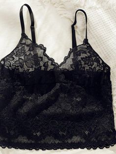 Elevate your allure with our Scallop Trim Lace Lingerie Set. Crafted with intricate lace, this 2-piece stunner accentuates your grace. Experience comfort in style with the longline bra offering gentle support. The bikini-style panty sits perfectly at mid-rise. Embrace the delicate scallop details and the luxury of medium-stretch fabric. Care is effortless simply hand washing. Elevate your confidence with elegance today. Features: Pattern Type: Plain Bra Type: Longline Panty Type: Bikinis Number Lace Underbust Bra With Lace Closure, Underbust Bra With Lace Closure, Lace Camisole Bra With Removable Pads, Lace Camisole With Removable Bra Pads, Underbust Lace Bra, Lace Camisole With Built-in Bra, Bra Friendly Lace Camisole, Elegant Lace Cami Bra, Lace Camisole With Lined Body