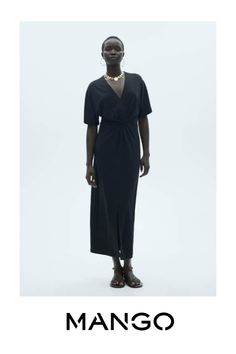 Take advantage of the best discount of the year with Black Friday, V-neck, Midi design, Draped details, Straight design, The model is 1.75 tall and is wearing a size 36, Flowy fabric, Short sleeve Midi Design, Flowy Fabric, Draped Dress, Dress Black, Light Fabric, Black Dress, Models, V Neck, Fabric