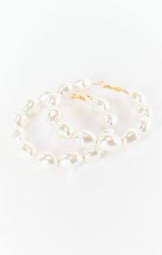 Check out ALV Jewels XL Pearl Hoop Earrings ~ Ivory & Gold. Get $10 off + free shipping with Club Mumu. Trendy White Hoop Earrings With Pearl Drop, Trendy White Hoop Pearl Earrings, Chic White Pearl Hoop Earrings, Chic White Pearl Drop Hoop Earrings, Alv Jewels, Wedding Rehearsal Dinner Dress, Mumu Wedding, How Many Bridesmaids, Ivory Earrings