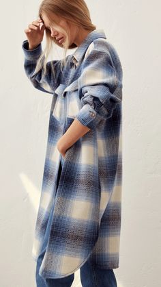 Minimal Monochrome, Denim Looks, Oversized Outfit, Fashion Trends Winter, Oversize Fashion, Fall Looks, Keep On, Stylish Dresses, Maternity Clothes