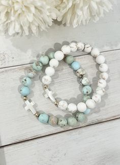 Share your faith, or encourage a loved one in their walk with the Lord!  Made with blue turquoise or white turquoise gemstones (8mm), a dainty mother of pearl cross, and accented with 14k gold filled beads. John 3:16 🤍 Packaged beautifully in a kraft gift box 🤍 The best way to find your bracelet size is to take a string or small strip of paper and wrap it gently around your wrist where you would wear your bracelet. Next, measure the length of the string or paper on a ruler. Add 1/4" inch for a Alphabet Bracelets, Stretch Beaded Bracelets Diy, Cross Bracelets, Mothers Day Jewelry, Faith Bracelet, Autumn Bracelet, Christian Bracelets, Diy Bracelet Designs, John 3 16