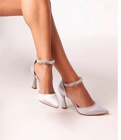 A very, very comfortable shoe with silver and stone details. You can choose it for invitations, special days, parties, wedding-engagement, henna night, etc. 📌📌 Heel height: 9 cm. Elegant Ankle Strap Wedding Shoes For Bridal Shower, Silver Ankle Strap Wedding Shoes For Party, Silver Ankle Strap Wedding Shoes, Silver Ankle Strap Evening Wedding Shoes, Silver Closed Toe Wedding Shoes For Evening, Silver High Heel Wedding Shoes, Silver Low Heel Wedding Shoes For Evening, Silver Heels For Wedding, Silver High Heels For Anniversary