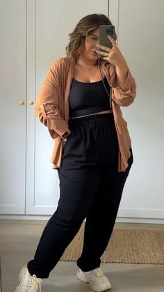 Sophisticated Midsize Outfits, 2024 Plus Size Outfits, Belly Covering Outfits, Curvy Winter Outfits Plus Size, Midsize Spring Outfits 2024, Moda Midsize, Apron Belly Outfits, Look Midsize, Street Fashion Inspiration