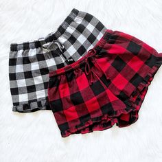 Warm, breathable flannel plaid adult pajama shorts that are perfect all year round! A perfect pair to wear on Christmas day! Comes with a stretchy elastic waistband for a comfort. The waist also has a drawstring for an adjustable fit. Cute ruffle trim finishes off the shorts. 100% Cotton BUY PAJAMA SET WITH LONG SLEEVE TOP HERE: https://www.etsy.com/listing/903455811/pajama-set-plaid-flannel-red-black?ref=listings_manager_grid BEFORE PURCHASING: Please take a look at all shop policies (located u Cute Christmas Pajamas Shorts, Christmas Shorts Pajamas, Christmas Pajama Shorts, Christmas Shorts, Cute Christmas Pajamas, Flannel Shorts, Pajama Bottoms Womens, Red Pajamas, Christmas Jammies