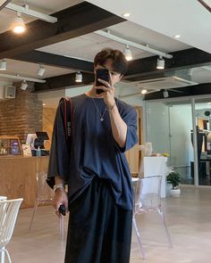 ◾️size size (cm) Length chest circumference shoulder width Sleeve Length M 72 118 65 twenty five L 74 122 67 26 XL 76 126 69 27 2XL 78 130 71 28 ◾️Model information Height: 177cm/60kg Try-on size: XL ◾️Recommended size for reference (M) 161~170cm/50~60kg (L) 170~175cm/60~65kg (XL) 175~185cm/65~77kg (2XL) 185~190cm/77~90kg Oversized Half Sleeve Summer T-shirt, Oversized Batwing Sleeve T-shirt For Summer, Office Wear Women, High Heel Sneakers, Women Office, Hoodie Cardigan, Denim Tote, Top Streetwear, Graduation Outfit