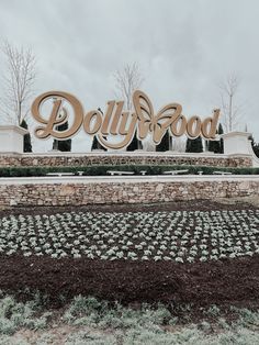 the entrance sign to dollywood in winter