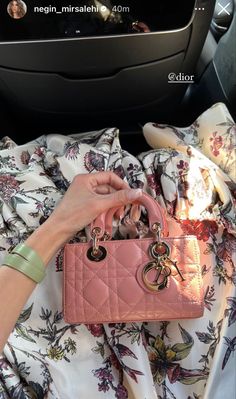 Aesthetic Purse, Sensory Bag, Hand Purse, Aesthetic Picture, Aesthetic Coquette, Luxury Purses, Fancy Bags, Bags Aesthetic, Chic Bags