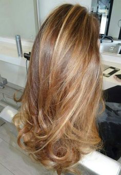 Light Brown Hair With Gold Highlights, Partial Honey Highlights, Strawberry Blonde Blowout, Honey Blonde Highlights On Dark Blonde Hair, Gold Brown Hair With Highlights, Reddish Brown Hair With Blonde, California Hair Color, Honey Brown Blonde Highlights, Warm Honey Blonde Hair Dark Roots