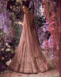 Tarun Tahiliani (@taruntahiliani) • Instagram photos and videos Dupatta Photography, Tarun Tahiliani Lehenga, Draping Styles, Persian Motifs, Pink Lehenga, Bridal Silk Saree, Tarun Tahiliani, Pale Colors, Bridal Couture