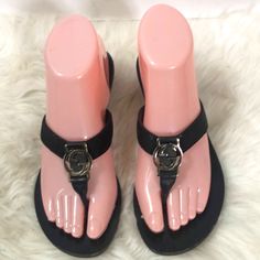 Brand: Gucci Gender: Women's Style: Sandals Color / Pattern: Black Condition: Good Measurements Size Marked: 6b Gbtb4 Gucci Flip Flops, Shoes Gucci, Gucci Black, Gucci Shoes, Flip Flop, Flip Flop Sandals, Women's Style, Women's Shoes Sandals, Color Patterns