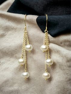 Pearl Properties, Pearl Dangle Earrings Wedding, Seed Bead Bracelets Tutorials, Jewelry Packaging Design, قلادات متدلية, Earrings Diy Handmade, Real Pearl Earrings, Diy Wire Earrings, Pearl Earrings Gold