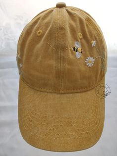 Ready for Shipping Hand Embroidery Daisy and Bee Hat Yellow - Etsy Vietnam Hand Embroidery Daisy, Bella Core, Embroidery Daisy, Denim Hats, Hand Embroidery Letters, Embroidery Hats, Bee Hat, Embroidery Clothes, Embroidery Hat